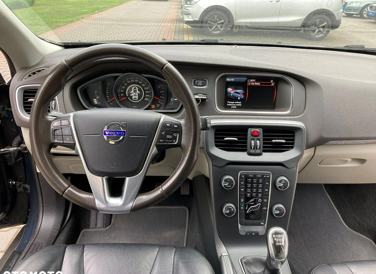 Volvo V40 cena 37900 przebieg: 223000, rok produkcji 2013 z Modliborzyce małe 497